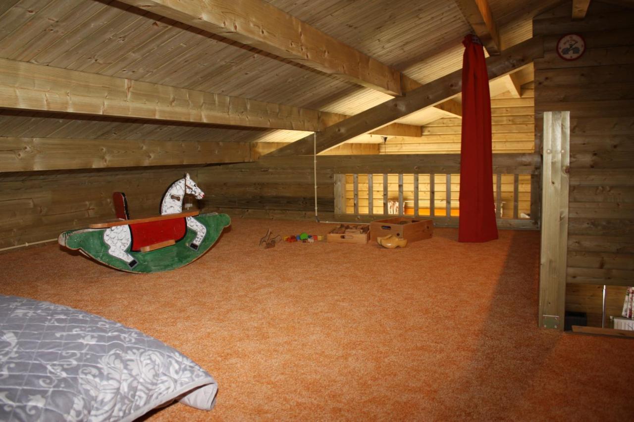 Villa Emilia - Gemuetliches Kinderfreundliches Blockhaus Mit Umzaeuntem Garten Sint Annaland Eksteriør billede