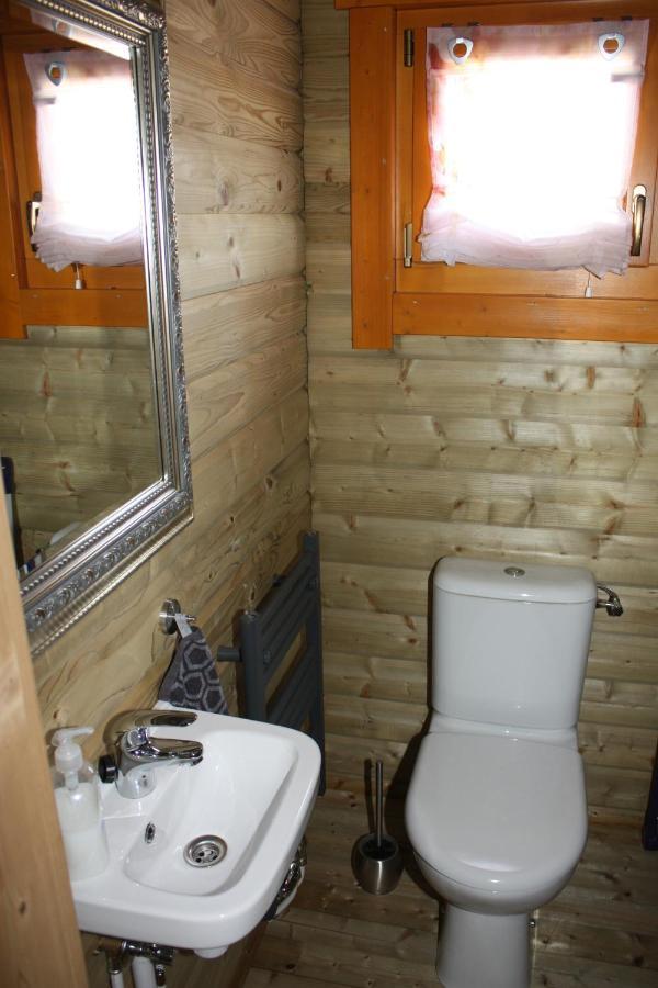 Villa Emilia - Gemuetliches Kinderfreundliches Blockhaus Mit Umzaeuntem Garten Sint Annaland Eksteriør billede