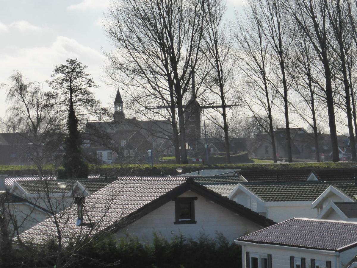 Villa Emilia - Gemuetliches Kinderfreundliches Blockhaus Mit Umzaeuntem Garten Sint Annaland Eksteriør billede