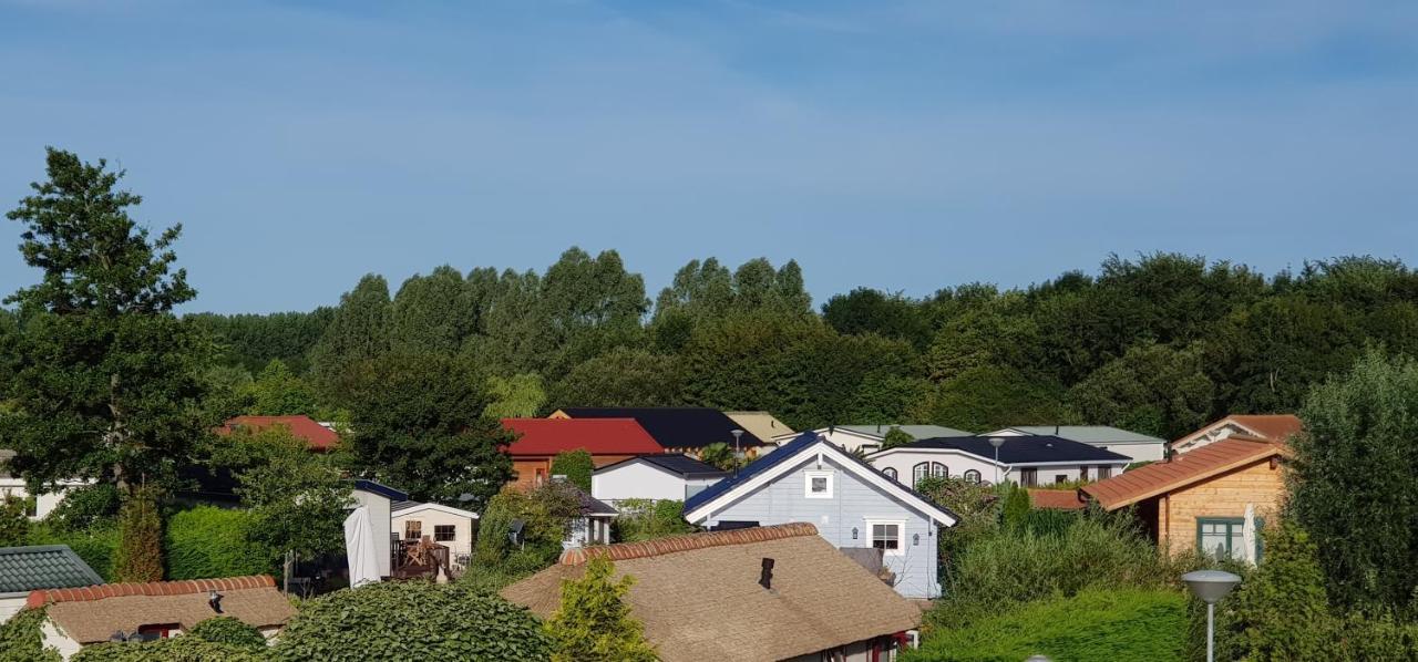 Villa Emilia - Gemuetliches Kinderfreundliches Blockhaus Mit Umzaeuntem Garten Sint Annaland Eksteriør billede